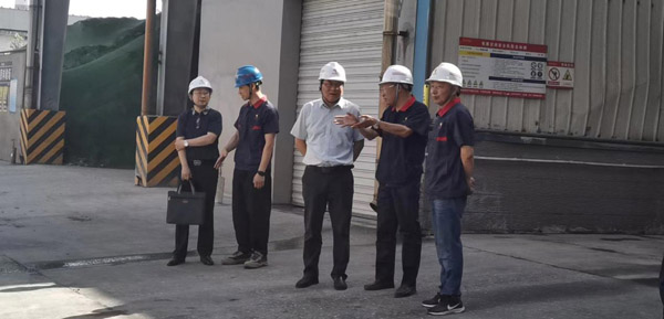 集團公司黨委委員、股份公司黨委書記、總經(jīng)理蔣培進到建材公司調(diào)...