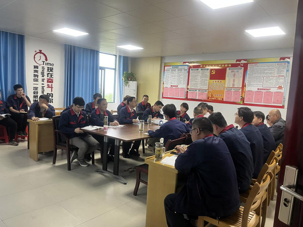 王伍升到建材研究室、建材公司調(diào)研